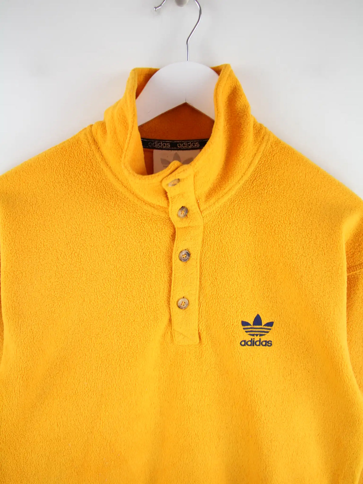 Adidas Fleece Gelb S – Detailansicht Vorderseite