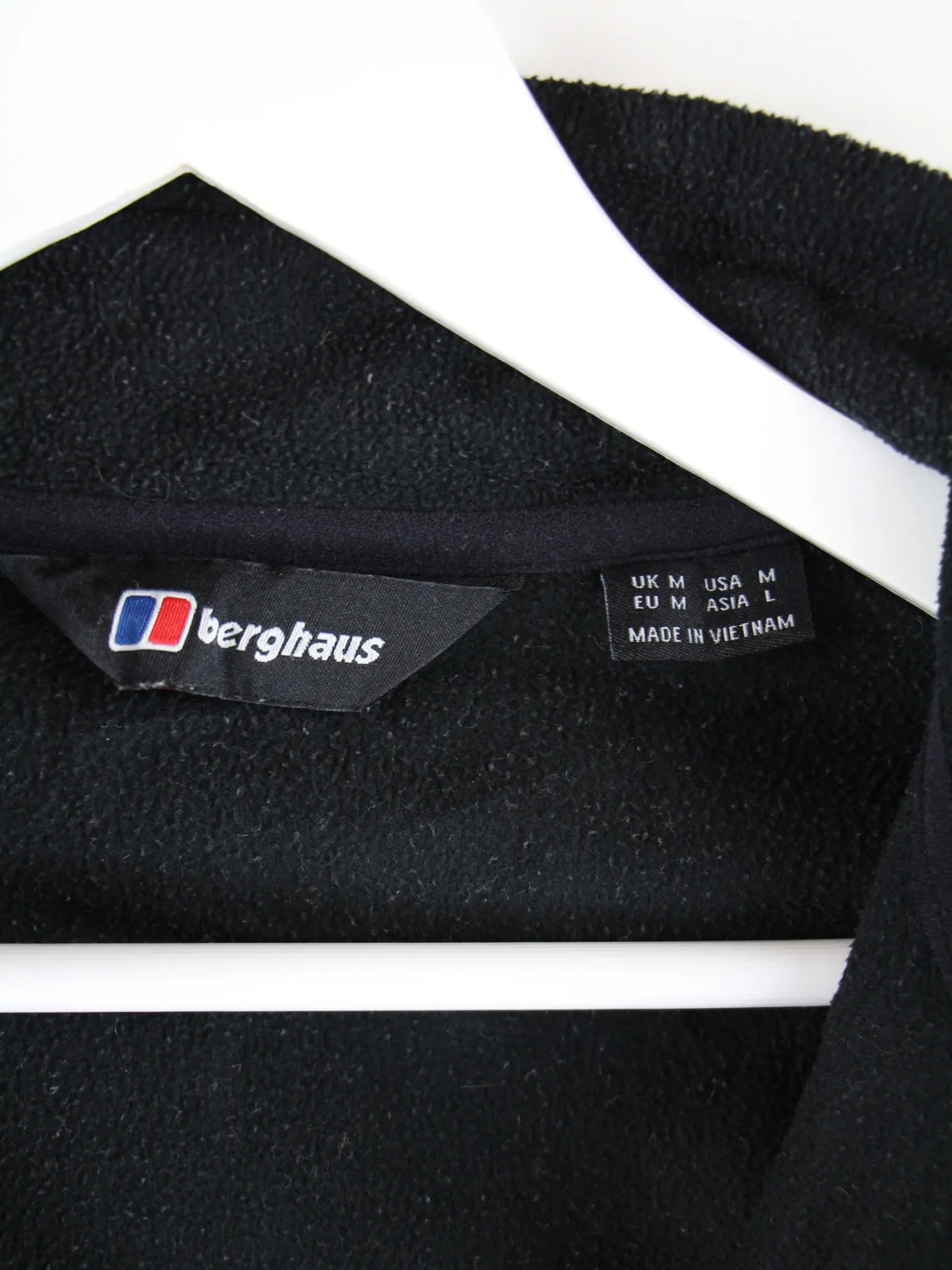 Berghaus Fleece Schwarz M – Etikett