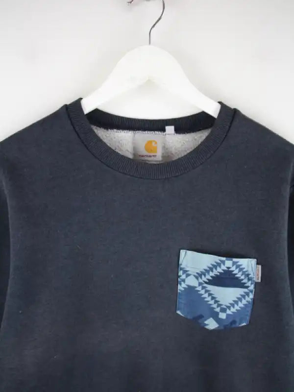 Carhartt Sweater Blau S – Detailansicht Vorderseite