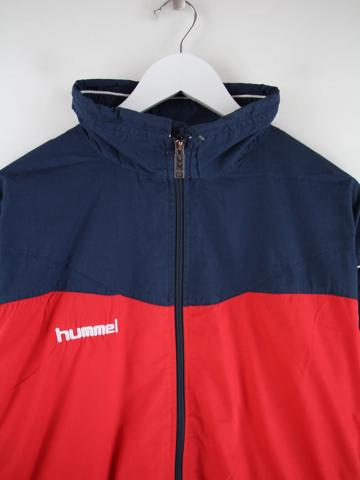 Hummel Trainingsjacke Blau 4XL – Detailansicht Vorderseite