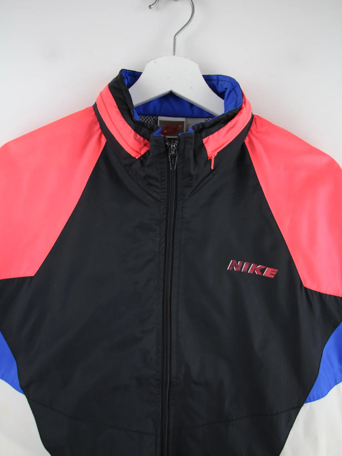 Nike Leichte Jacke Schwarz M – Detailansicht Vorderseite