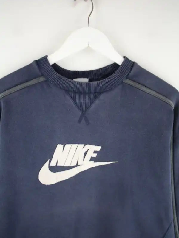 Nike Sweater Blau L – Detailansicht Vorderseite