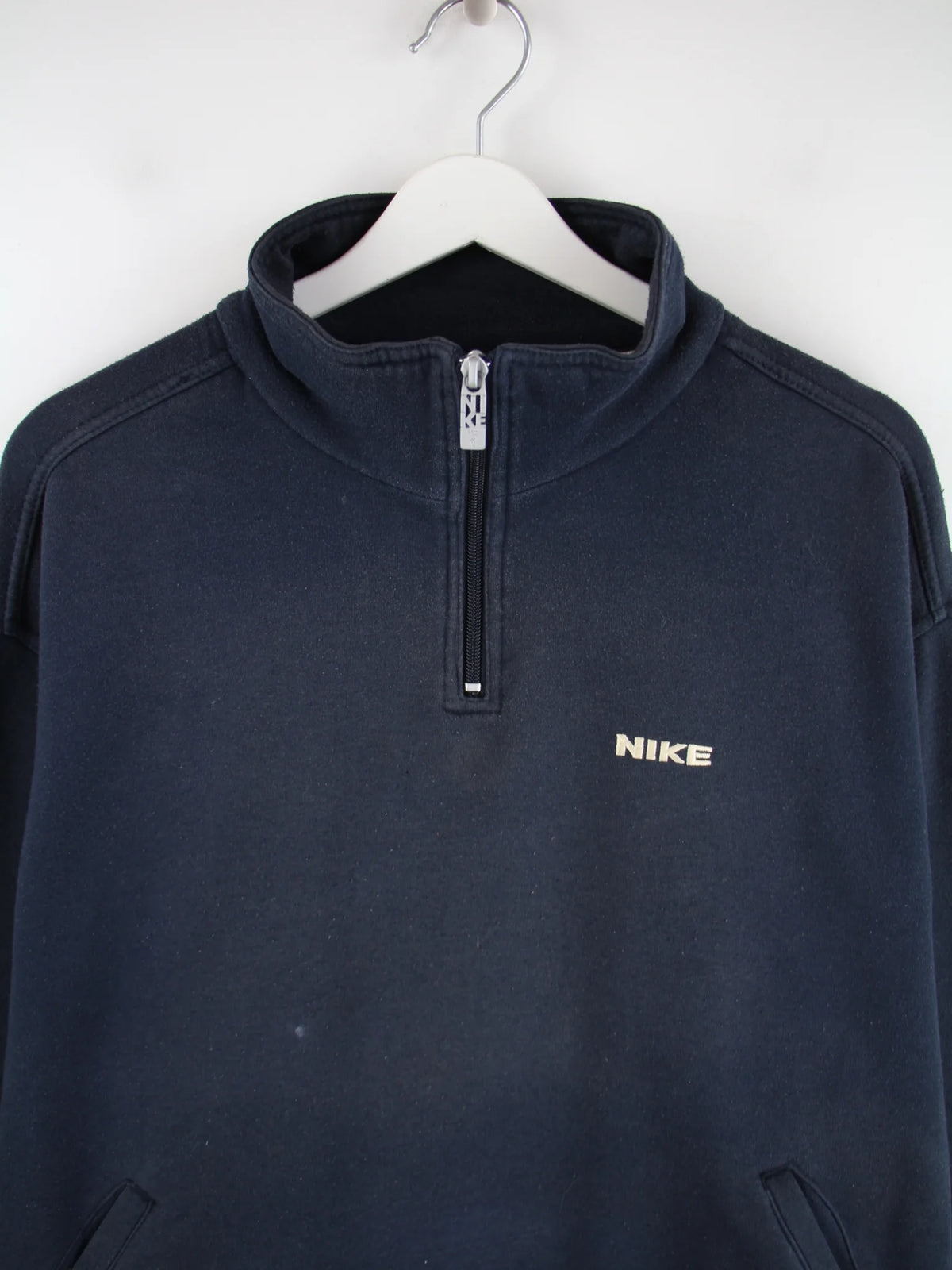 Nike Sweater Blau L – Detailansicht Vorderseite