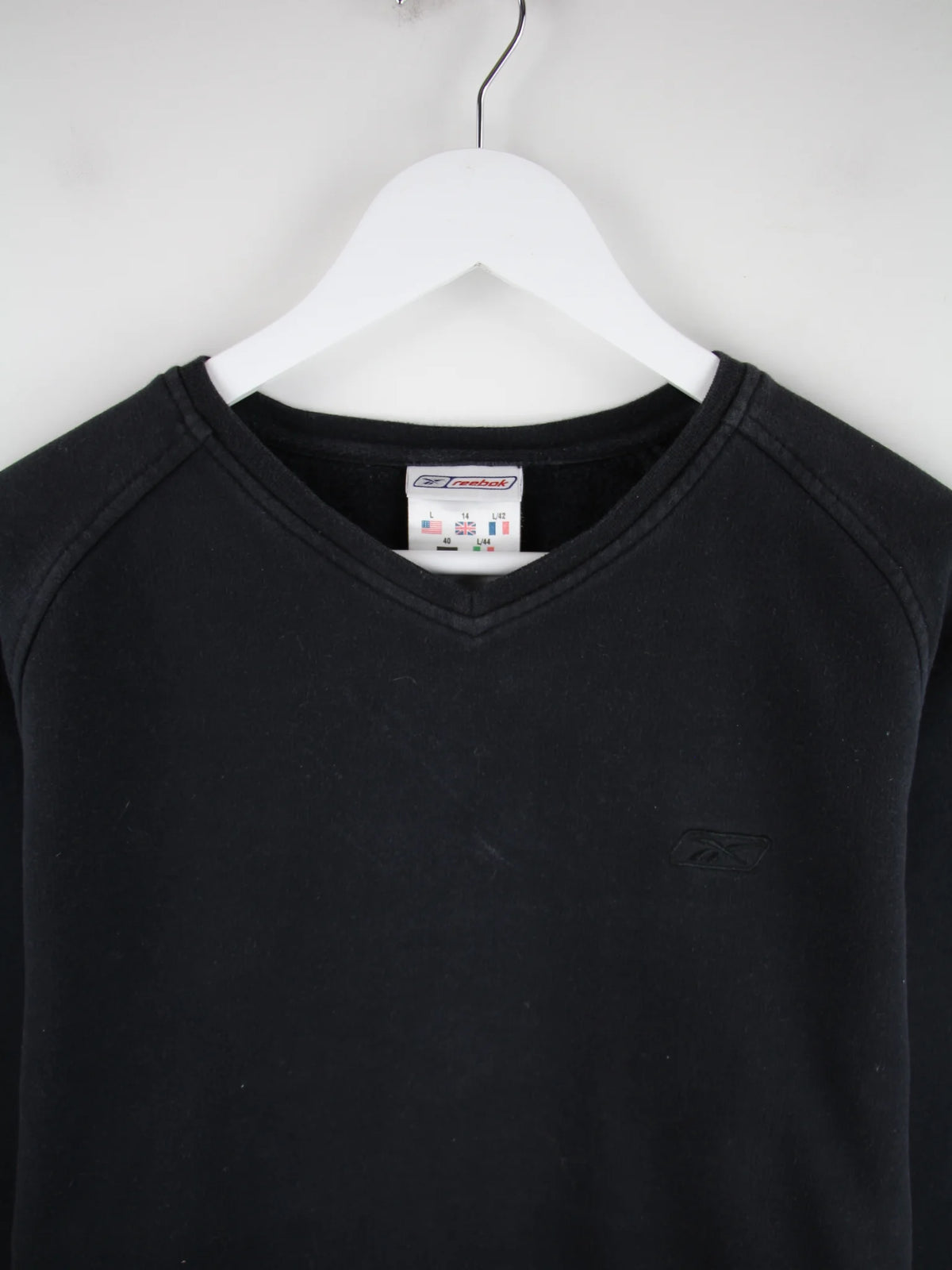 Reebok Sweater Schwarz L – Detailansicht Vorderseite