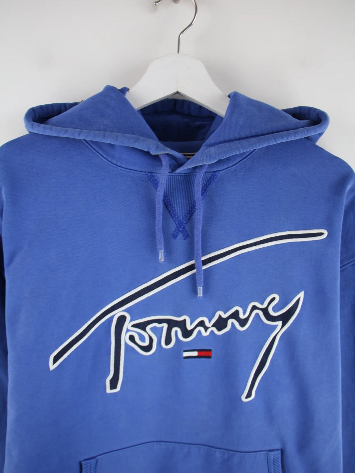 Tommy Hilfiger Hoodie Blau M – Detailansicht Vorderseite