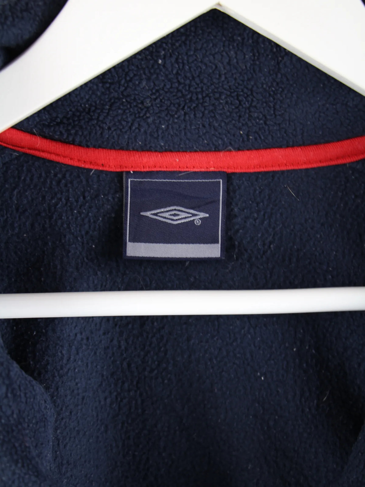 Umbro Fleece Blau L – Etikett