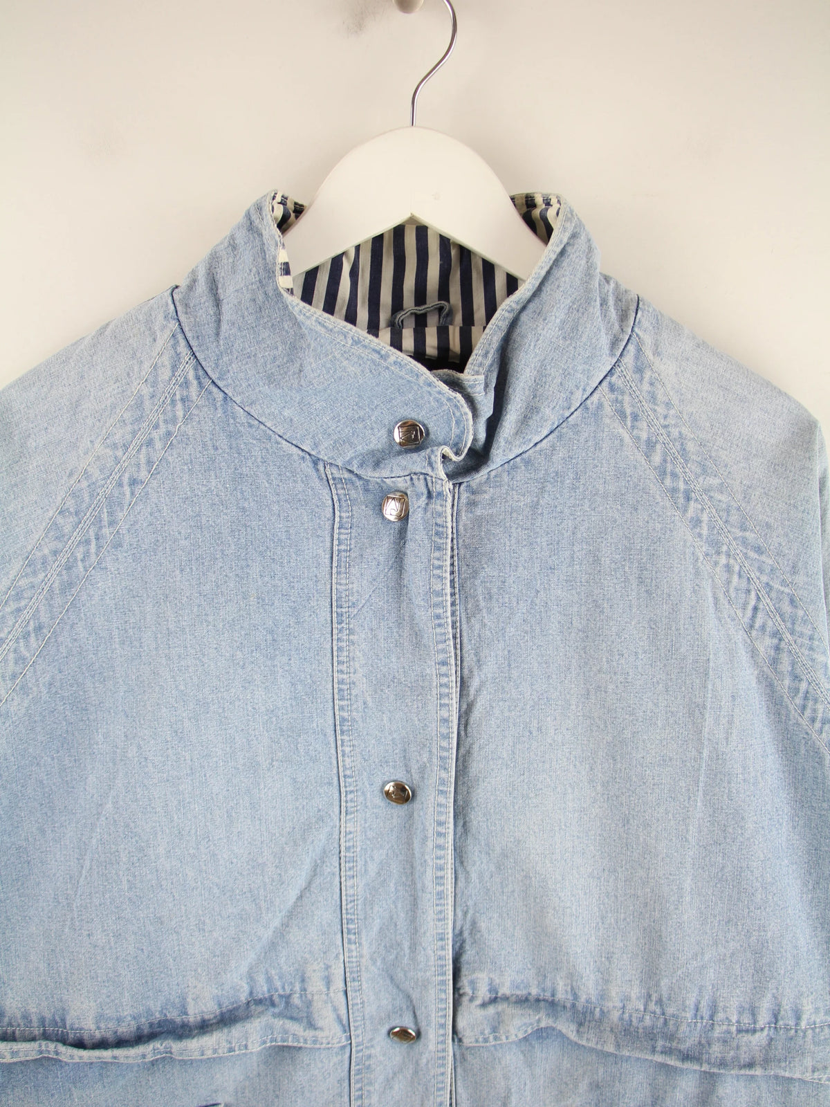 Vintage Jeansjacke Blau L – Detailansicht Vorderseite
