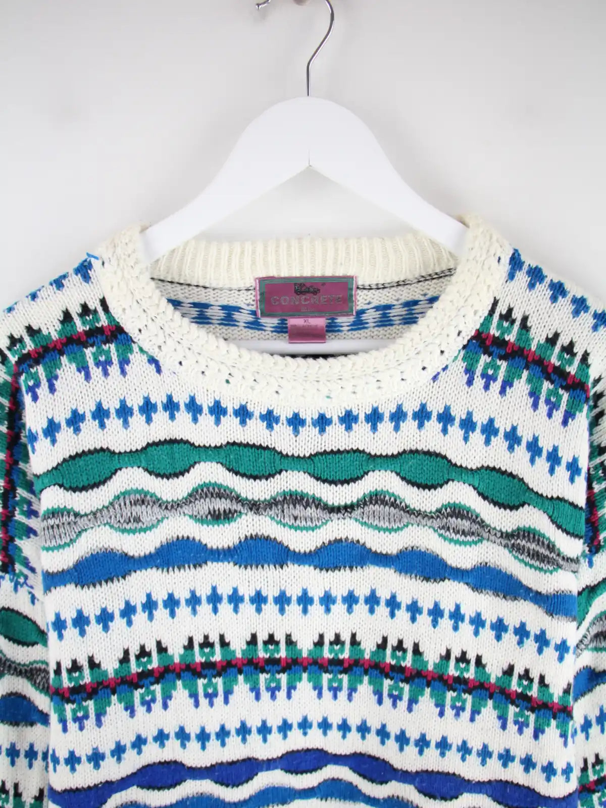 Vintage Pullover Weiß XL – Detailansicht Vorderseite
