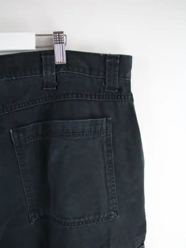 Wrangler Hose Schwarz – Detailansicht Vorderseite