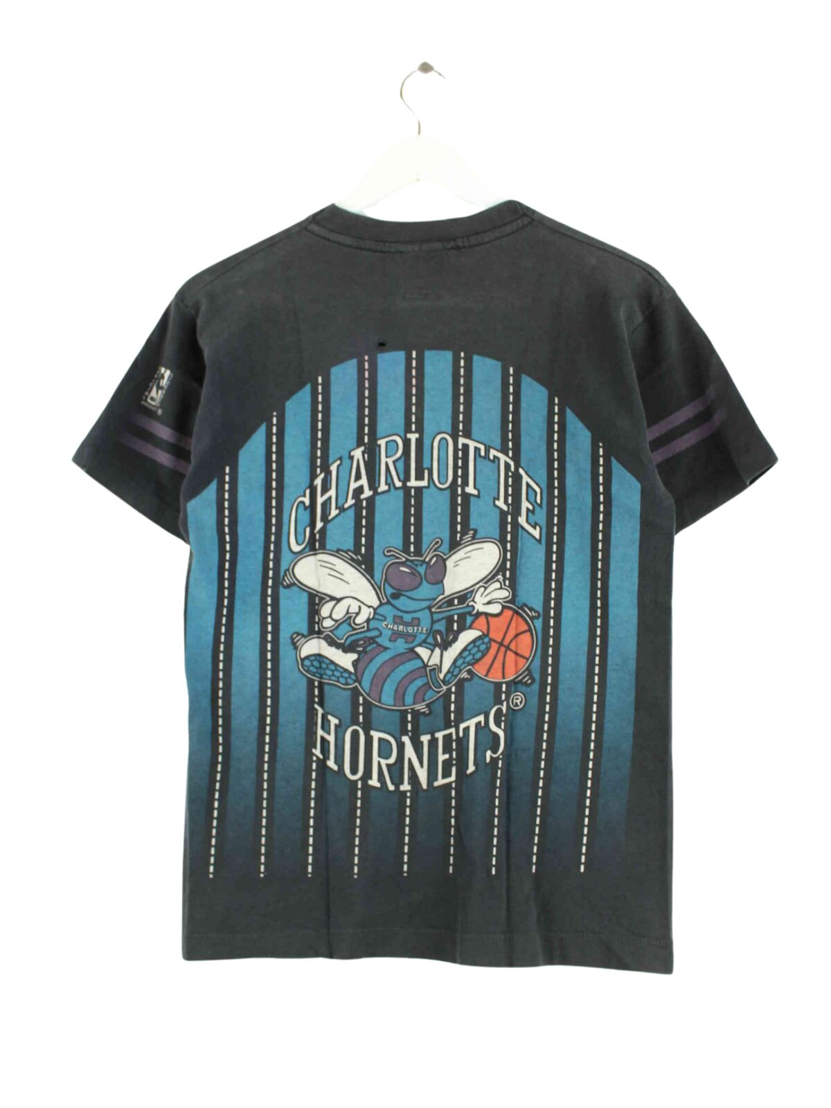 Nutmeg 90s Vintage Charlotte Hornets Print Single Stitch T-Shirt Schwarz XXS (back image)