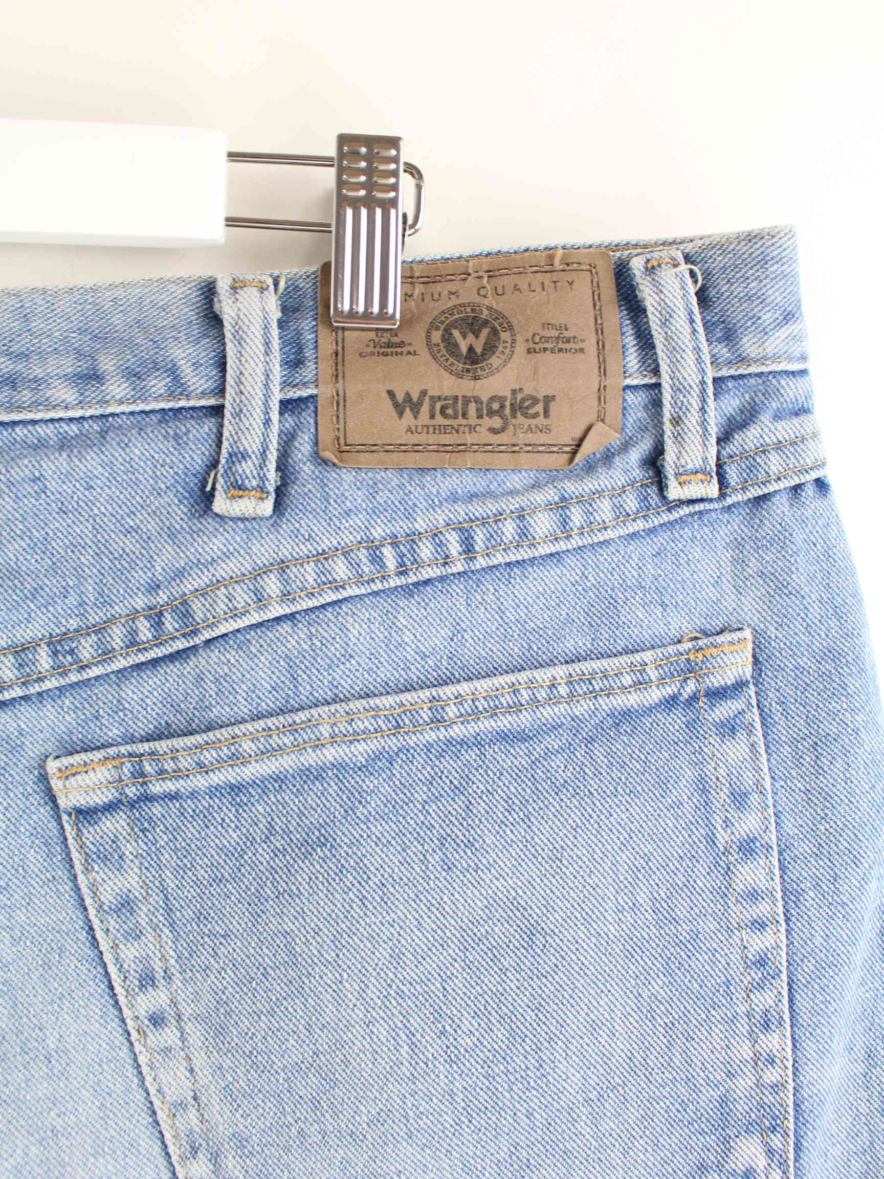 Wrangler Relaxed Fit Jeans Shorts Blau W38 (detail image 1)