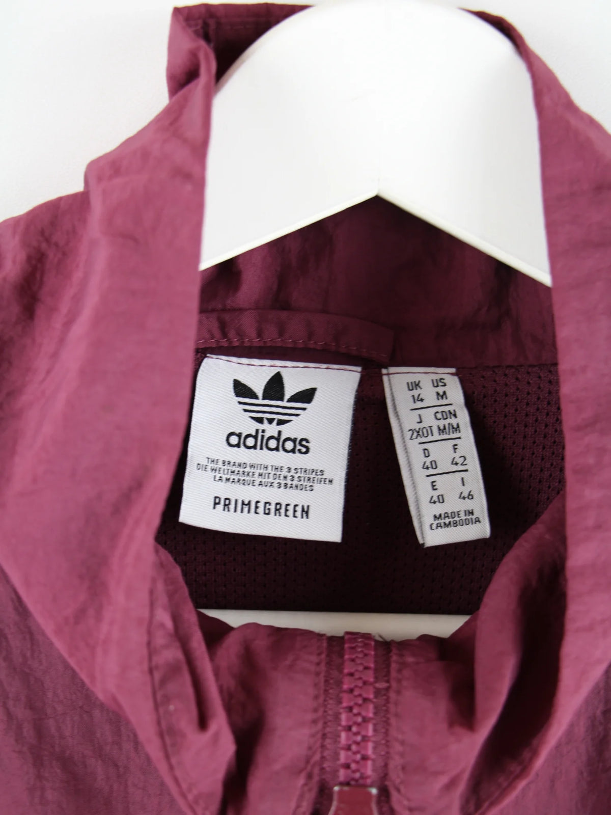 Adidas Leichte Jacke Rot M – Detailansicht Vorderseite