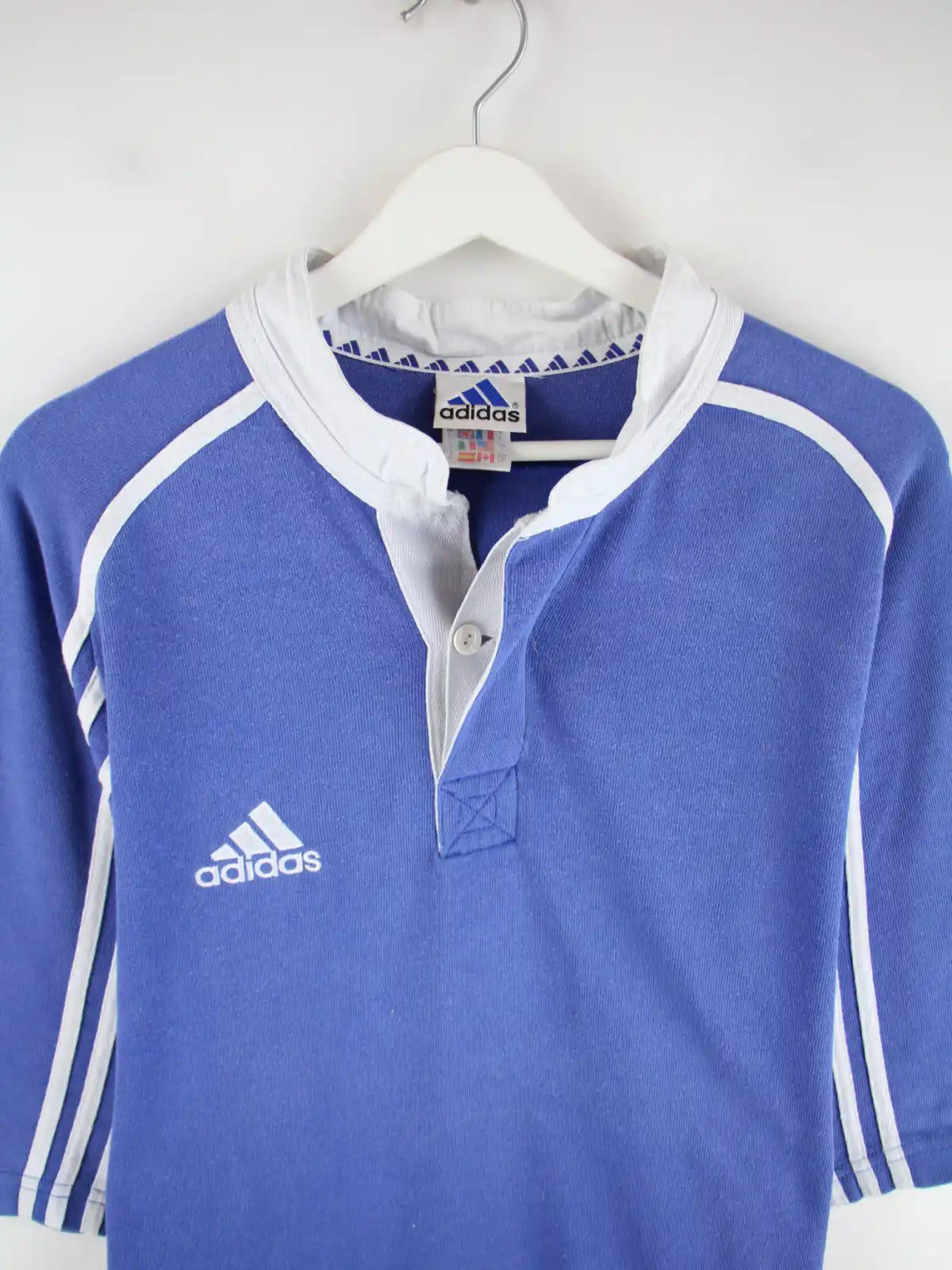 Adidas Polo Blau L – Detailansicht Vorderseite