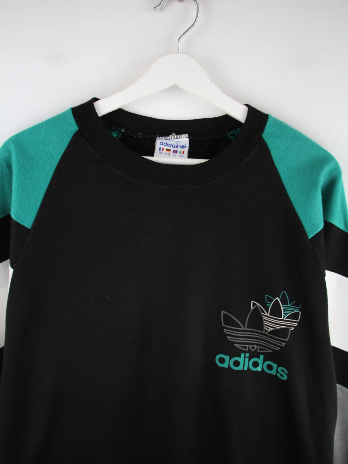 Adidas Sweater Schwarz 4XL – Detailansicht Vorderseite