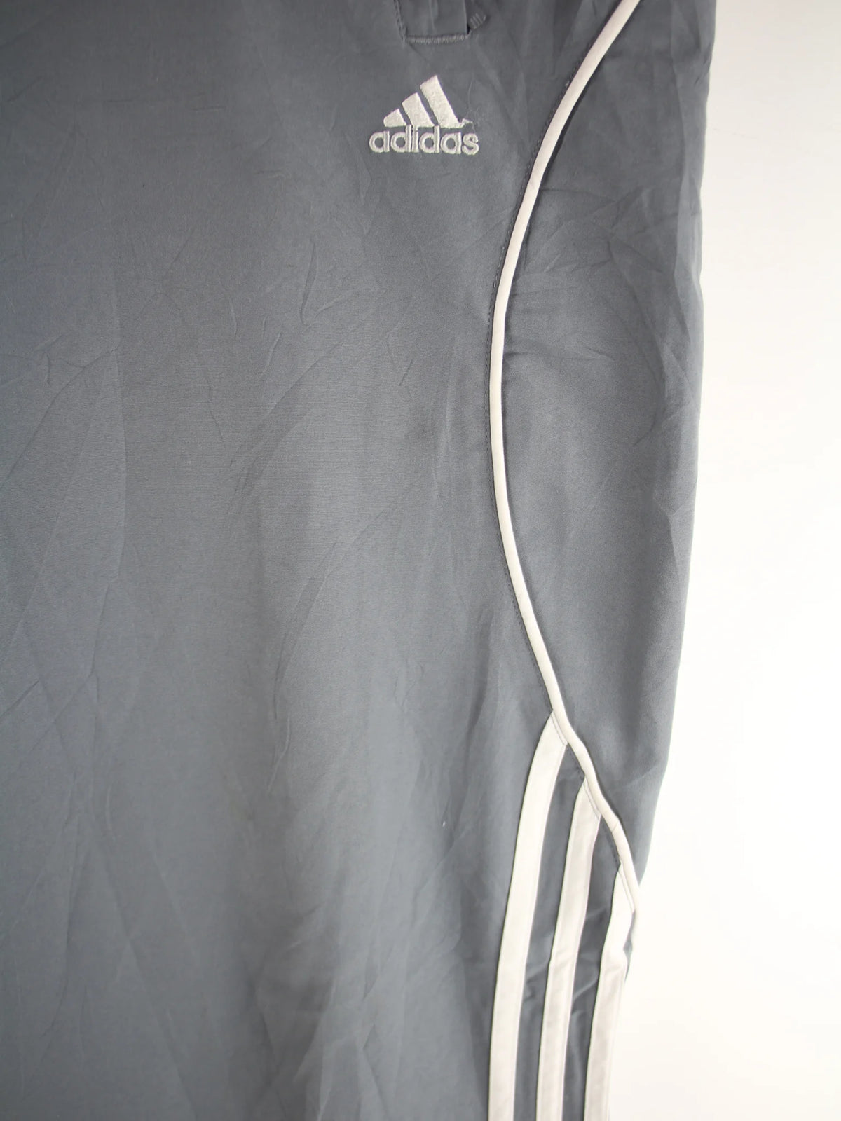 Adidas Track Pants Grau XL – Detailansicht Vorderseite