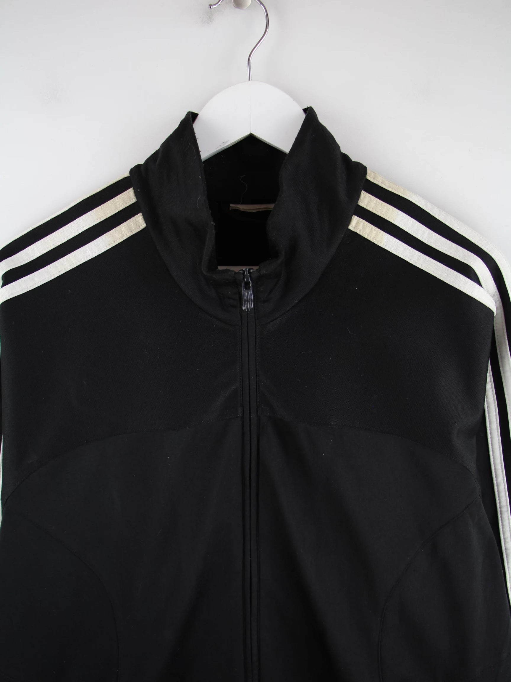 Adidas Trainingsjacke Schwarz L – Detailansicht Vorderseite