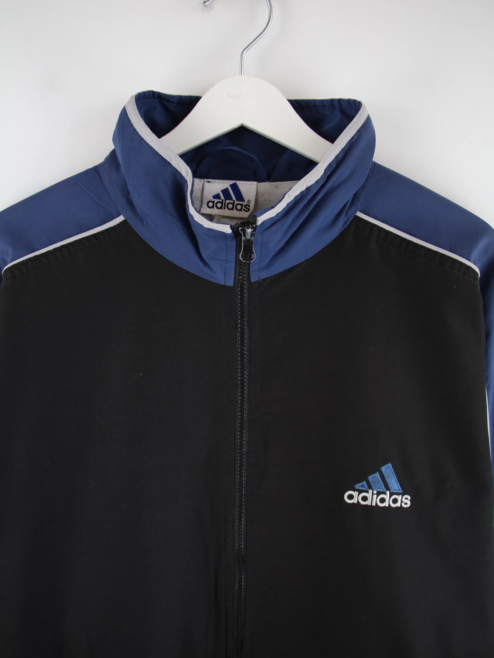 Adidas Trainingsjacke Schwarz XL – Detailansicht Vorderseite