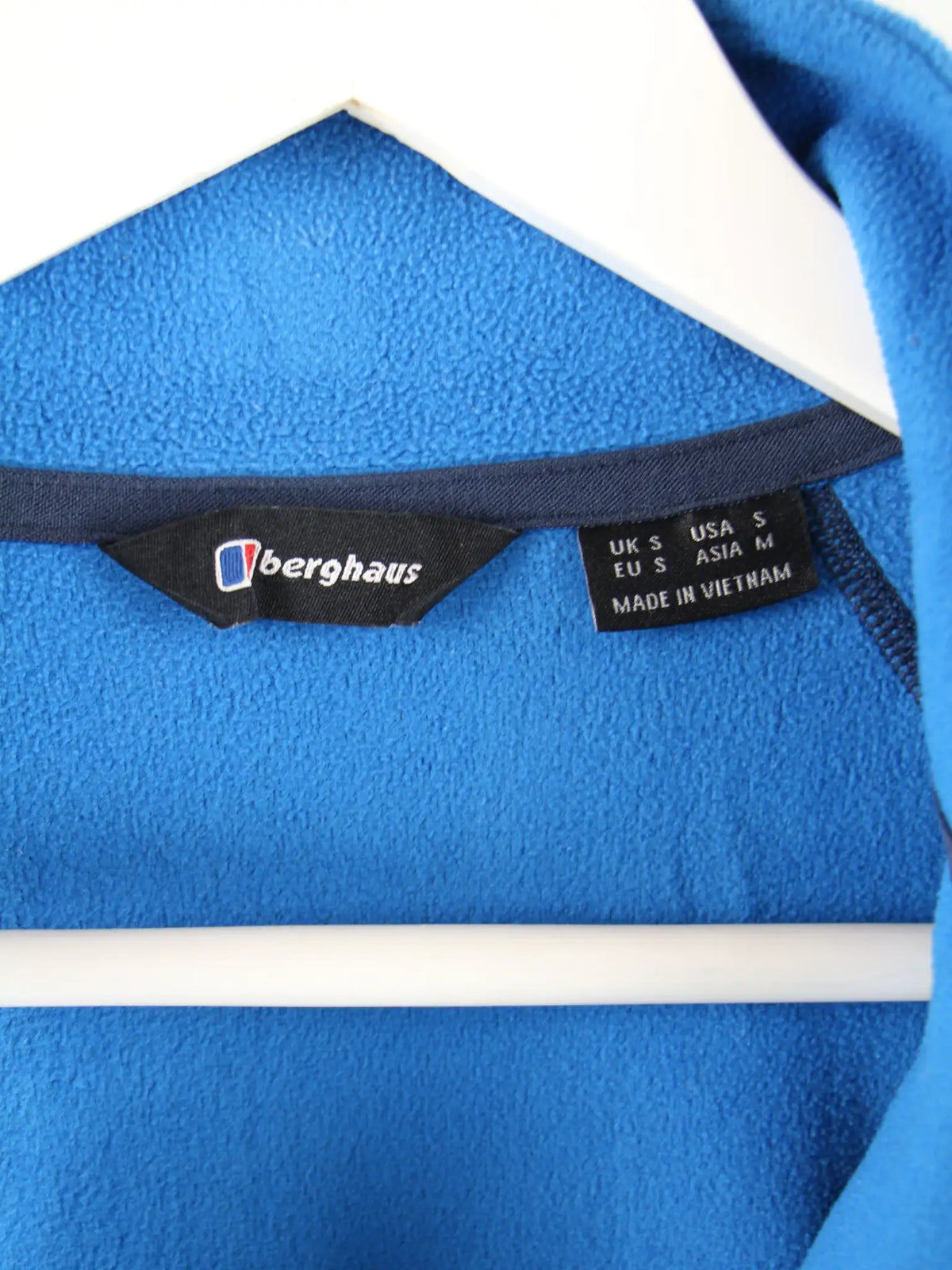 Berghaus Fleece Blau S – Etikett