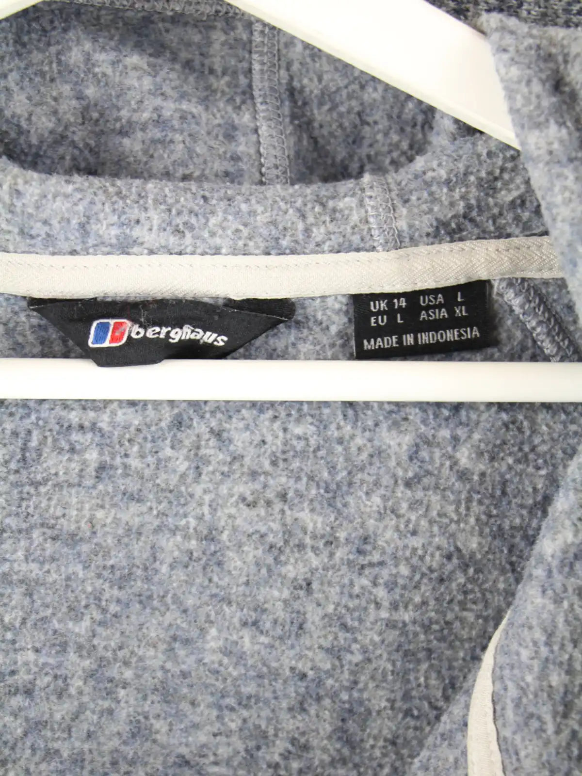 Berghaus Fleece Grau L – Etikett