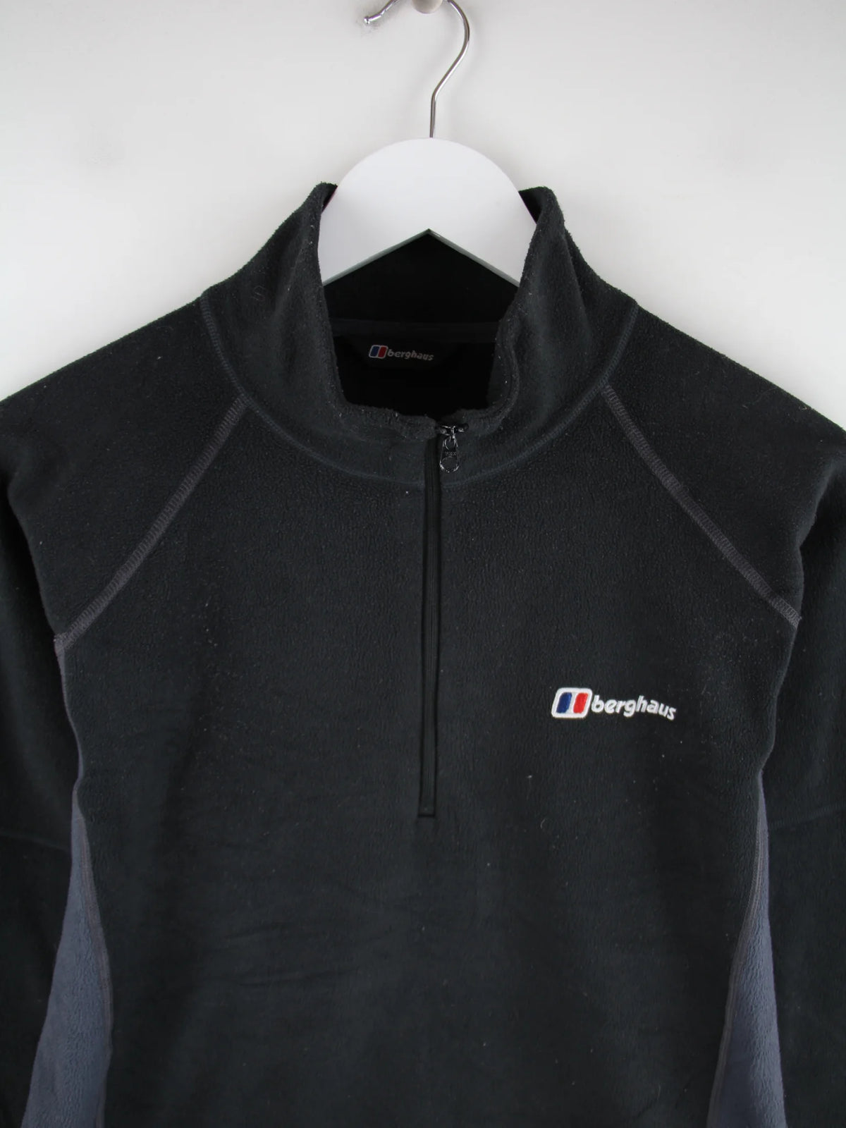 Berghaus Fleece Schwarz S – Detailansicht Vorderseite