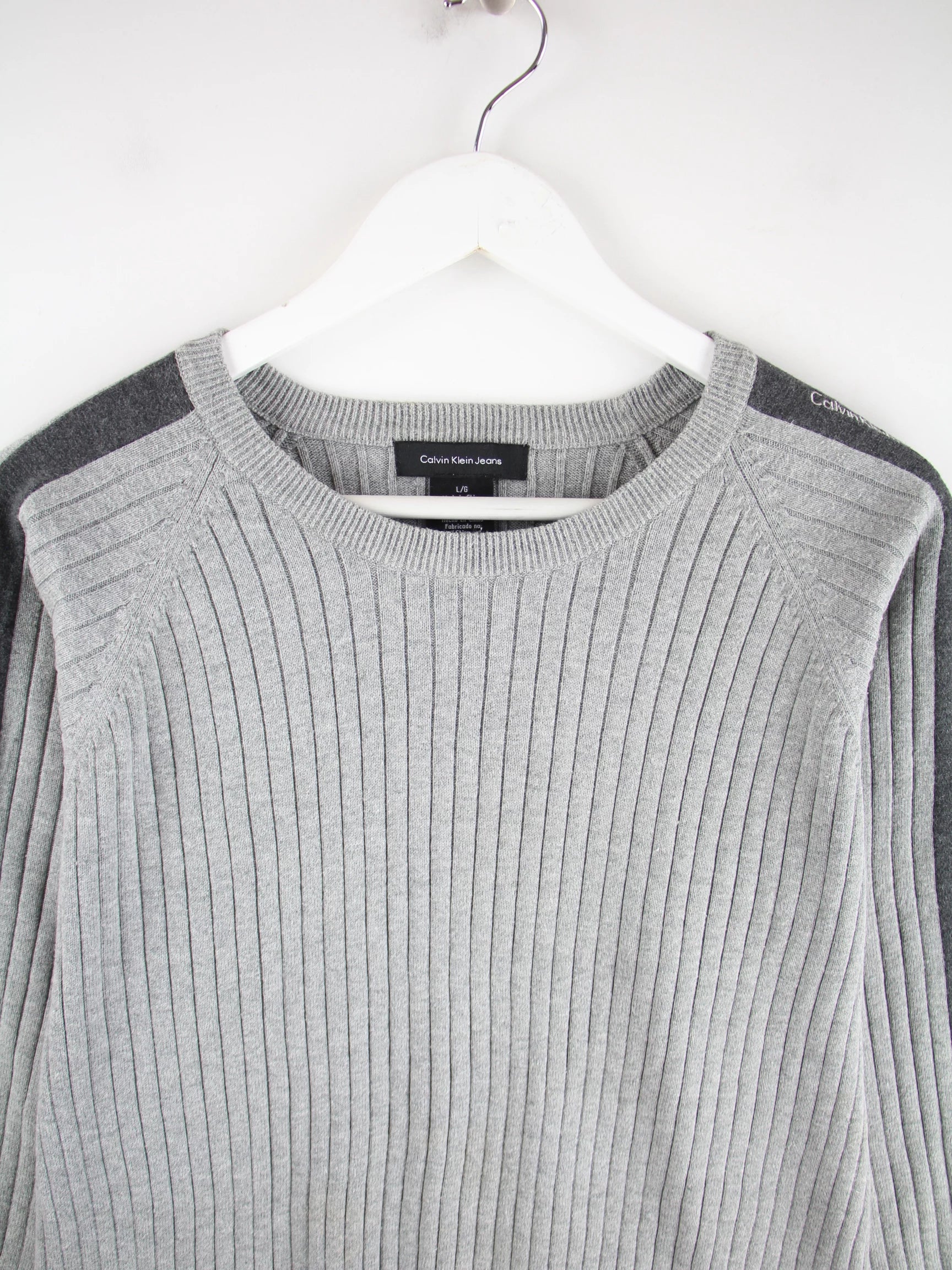 Calvin Klein Pullover Grau L – Detailansicht Vorderseite