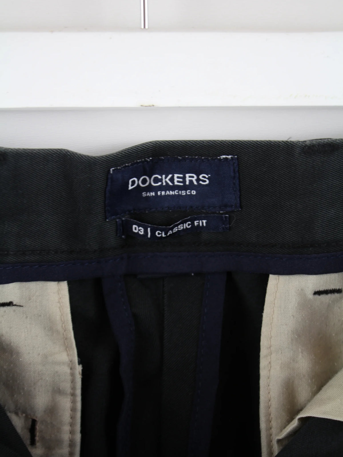 Dockers Hose Schwarz – Etikett