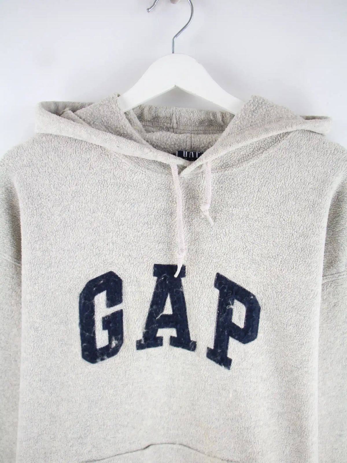 GAP Fleece Grau XL – Detailansicht Vorderseite