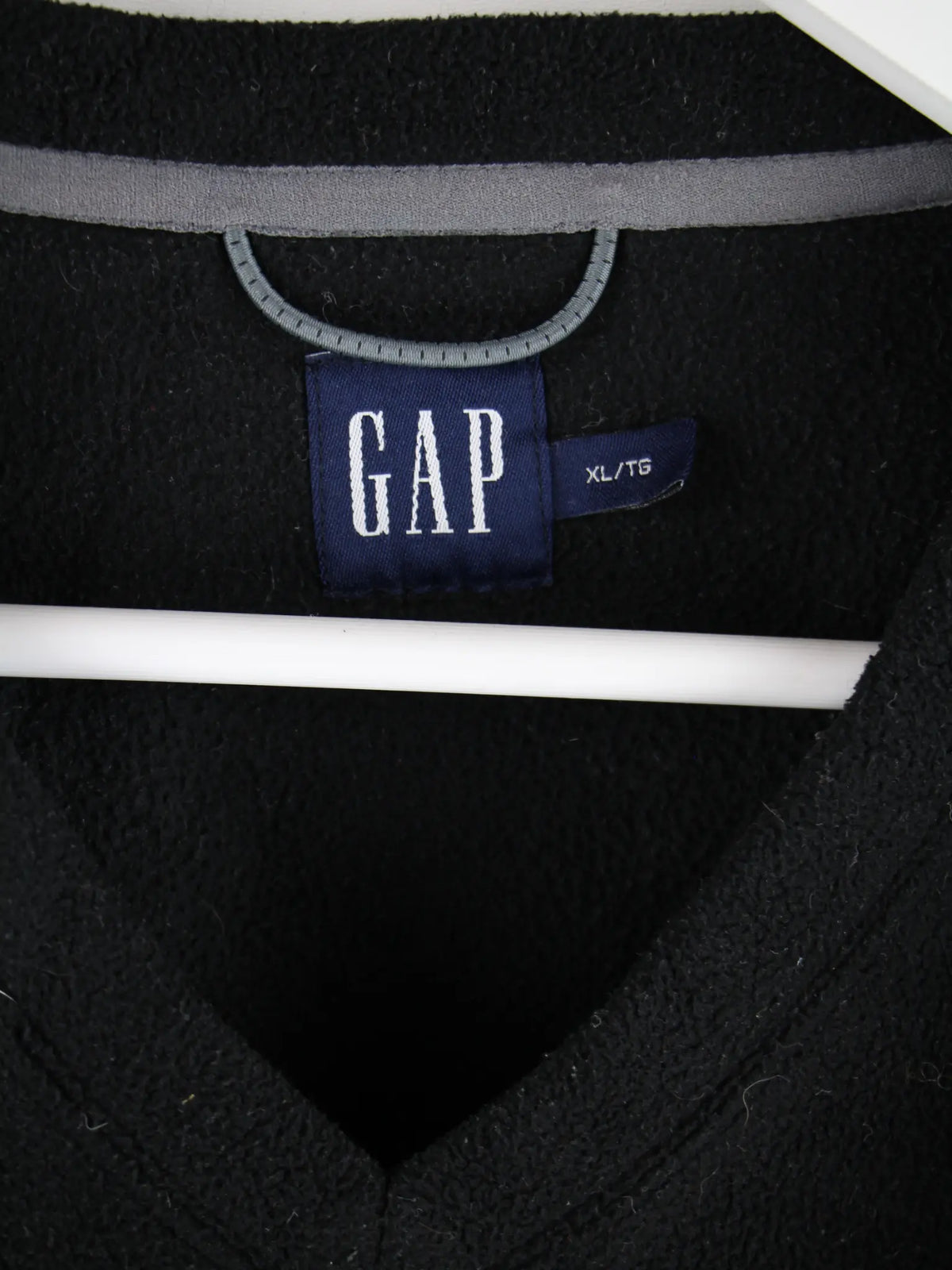 GAP Fleece Schwarz XL – Etikett