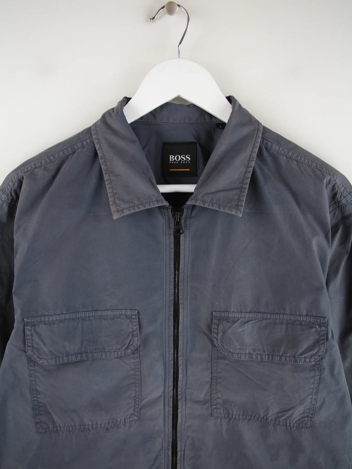 Hugo Boss Leichte Jacke Grau L – Detailansicht Vorderseite