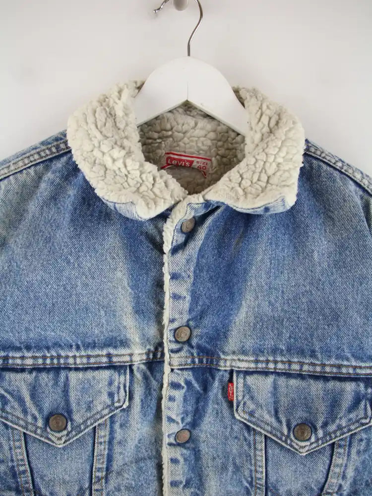 Levi's Jeansjacke Blau M – Detailansicht Vorderseite