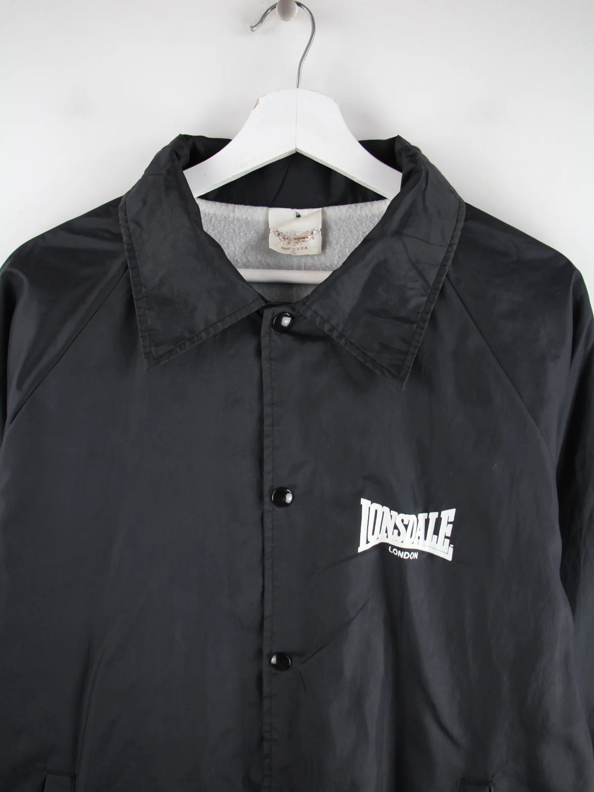 Lonsdale Leichte Jacke Schwarz XL – Detailansicht Vorderseite