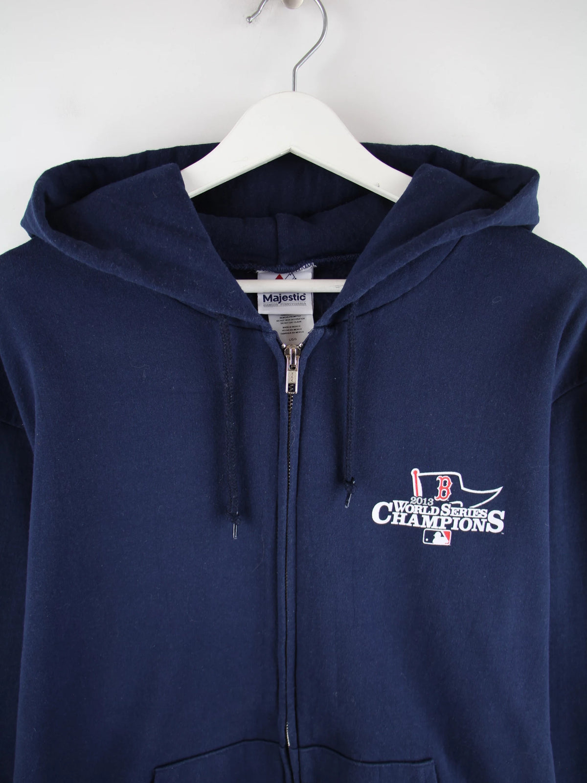 Majestic Hoodie Blau L – Detailansicht Vorderseite
