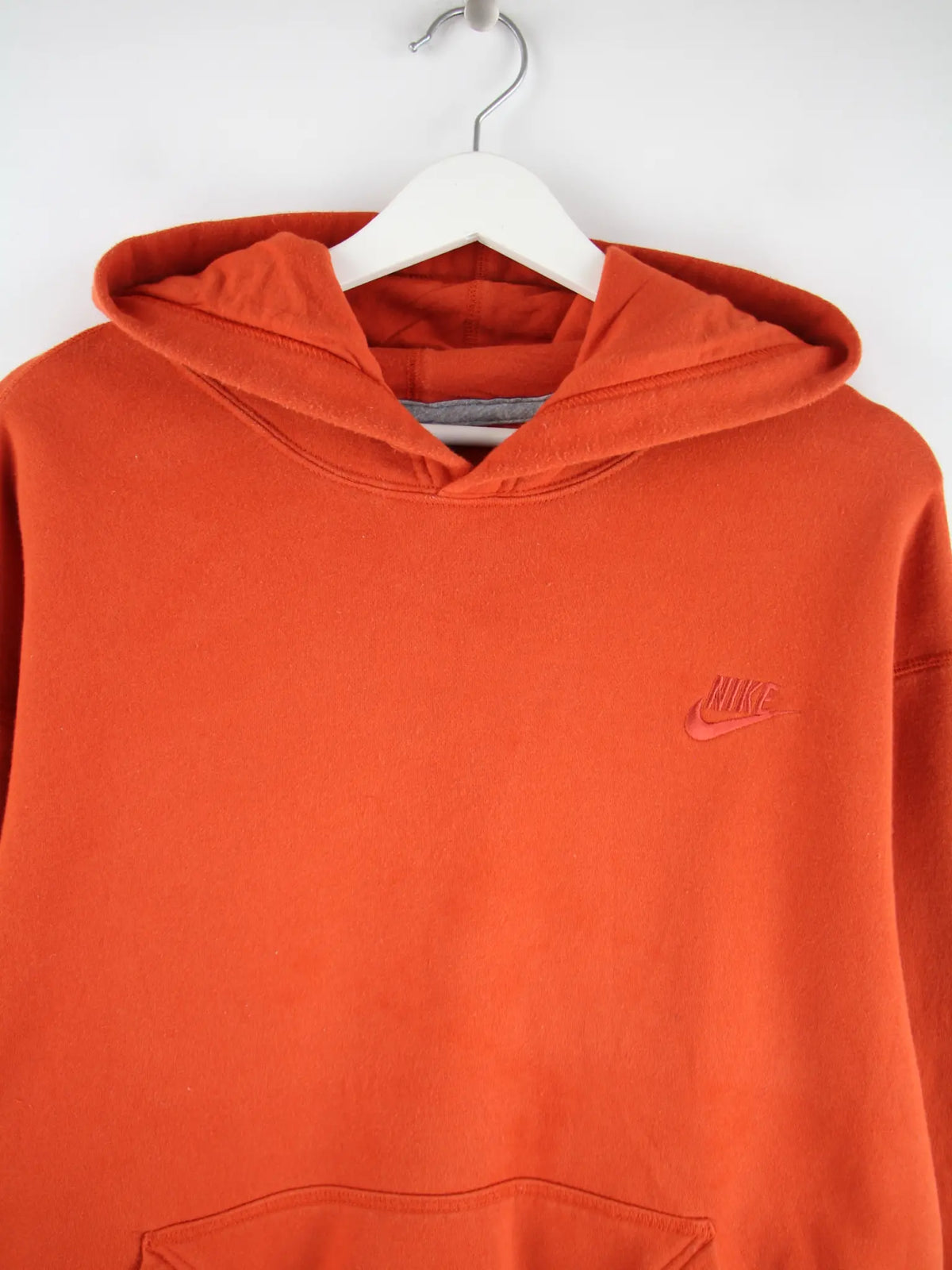 Nike Hoodie Orange L – Detailansicht Vorderseite