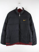 Nike Jacke Rot M – Detailansicht Vorderseite