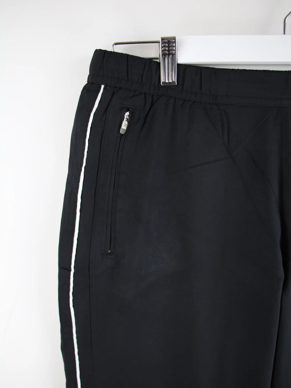 Nike Track Pants Schwarz M – Detailansicht Vorderseite