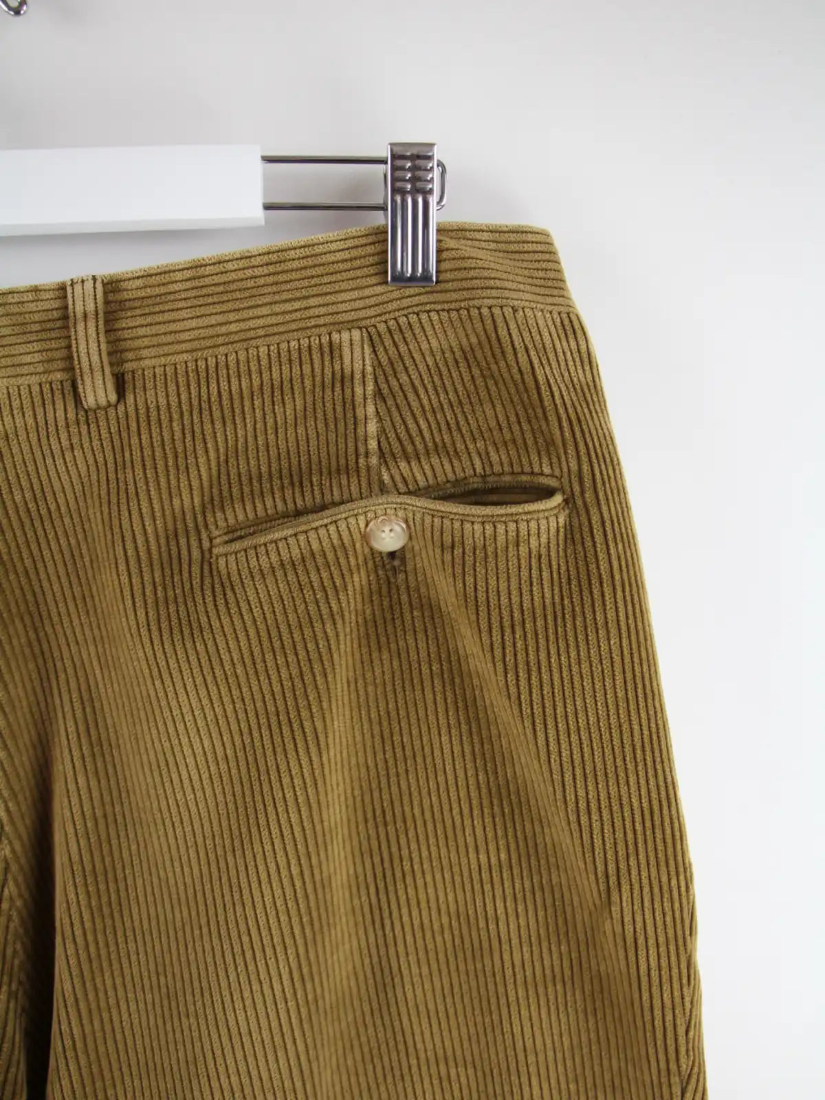 Vintage Hose Grün – Detailansicht Vorderseite