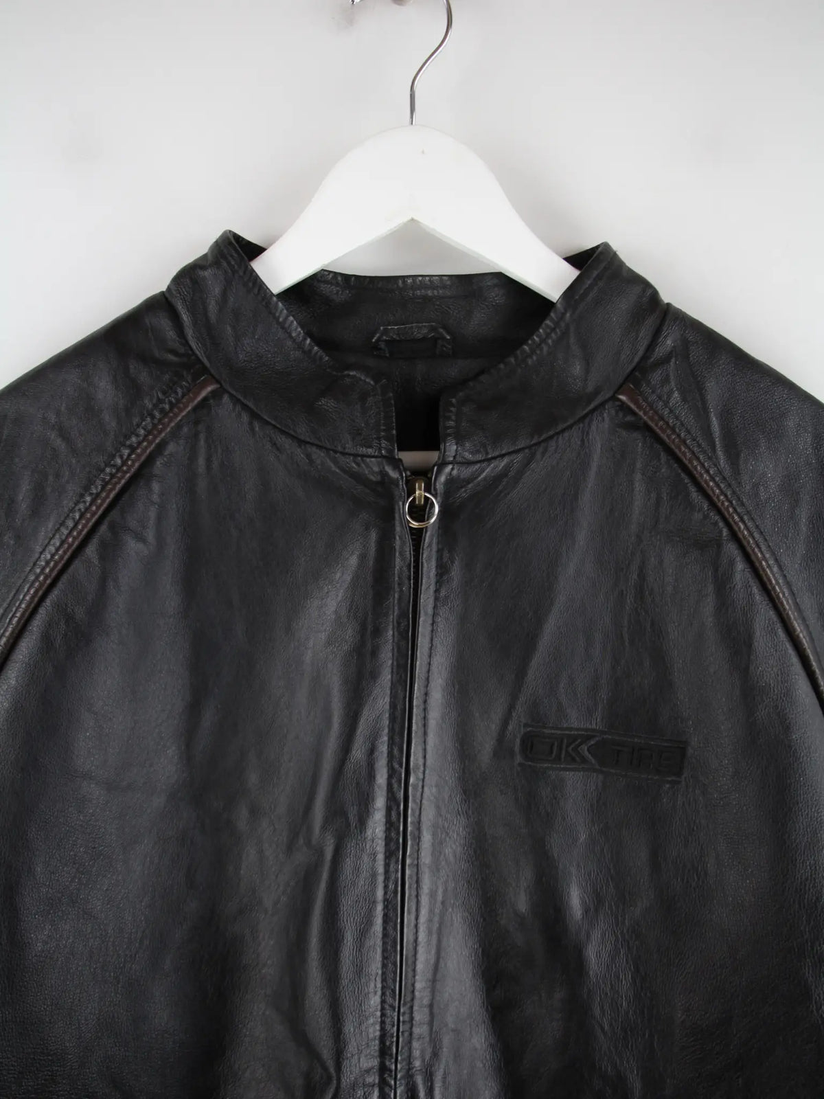 Vintage Lederjacke Schwarz XL – Detailansicht Vorderseite