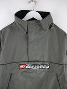 Vintage Windbreaker Grün L – Detailansicht Vorderseite